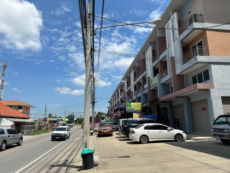 ขายหรือให้เช่า อาคารพาณิชย์ 3 ชั้นครึ่ง  เลขที่ 55/40 หมู่บ้านสุขนิเวศน์ 9  แก้วอินทร์,บางแม่นาง บางใหญ่ นนทบุรี 